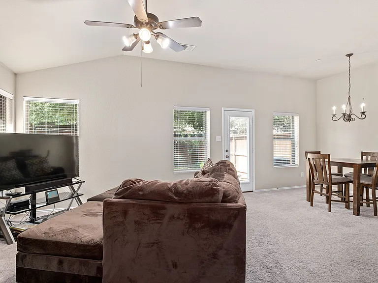 1160 Landon Ln — Photo 6