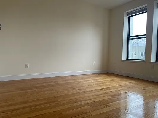 Rented by Alexiou Realty | media 5