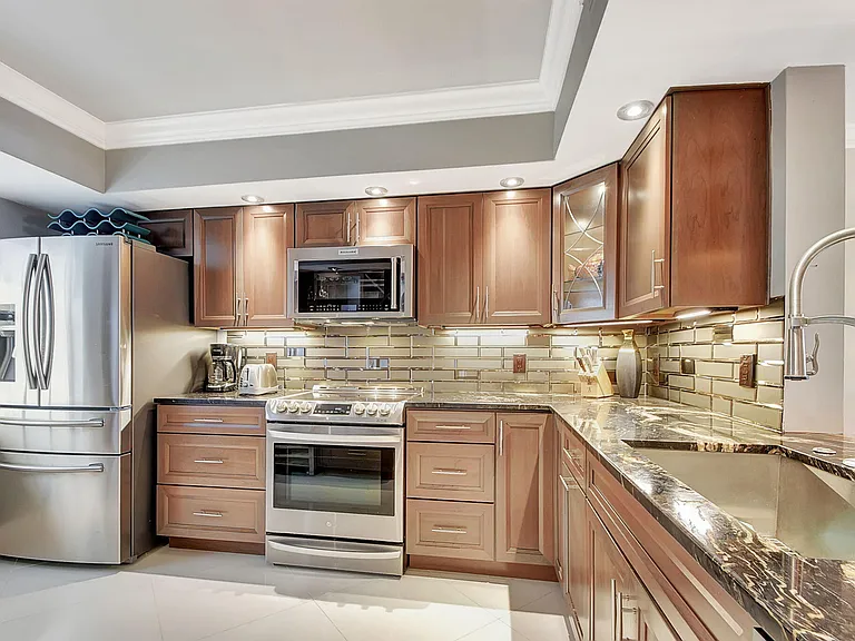 300 John F Kennedy Dr #Penthouse 8 — Photo 10