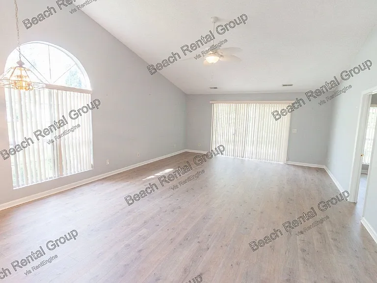 6661 Wisteria Dr — Photo 7
