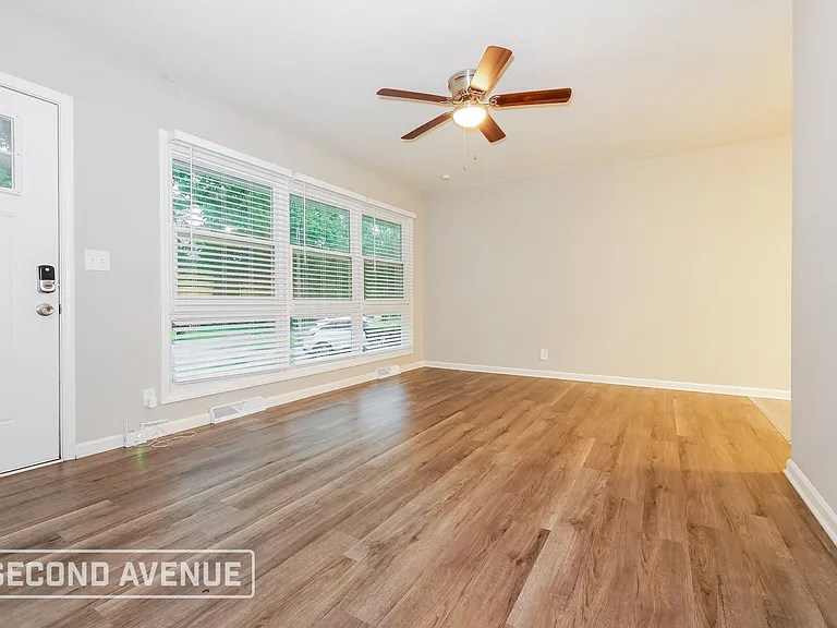 401 Lacy Ln — Photo 4