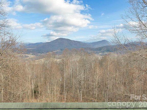 3rd image of 461 Arrowhead Ridge Rd