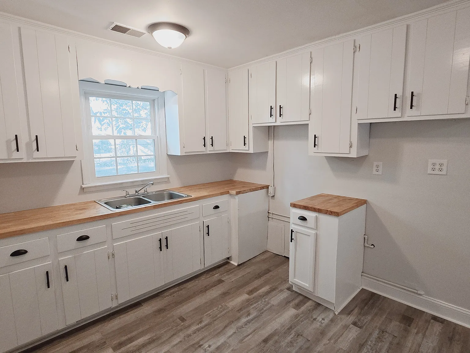1110 Pinecrest Avenue Northwest — Photo 2