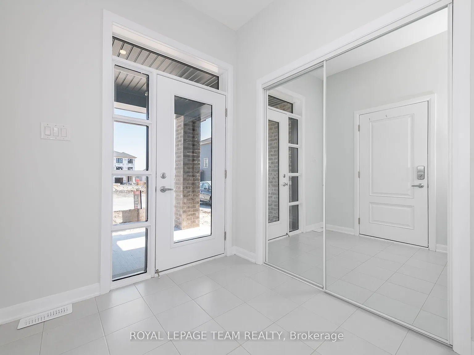 3 bed, $2,700 — Photo 2