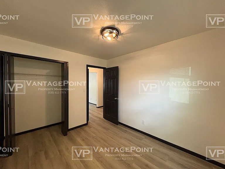 2120 Van Deuren St — Photo 12