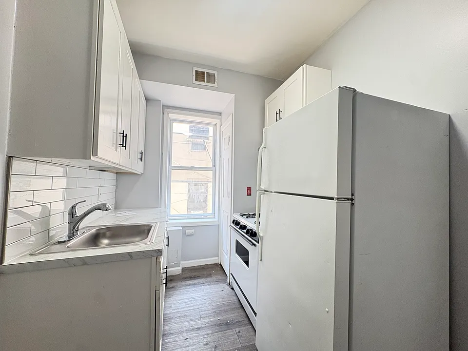 122 Wade St #1