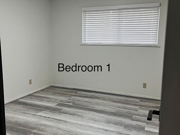 2nd image of 1372 Lincoln Blvd