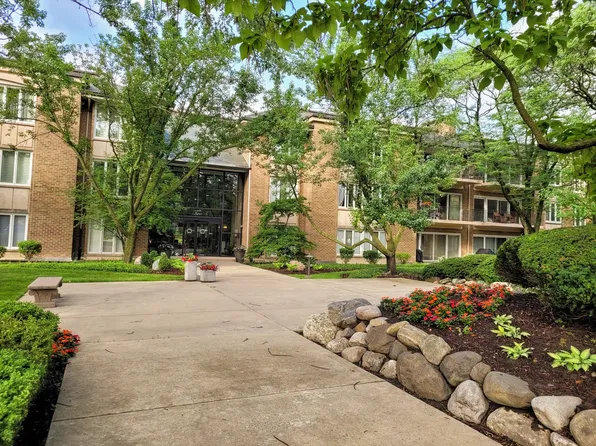 2 Oak Brook Club Dr APT C303, Oak Brook, IL 60523