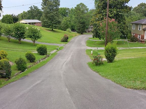 4th image of 3410 Emerson Dr SE