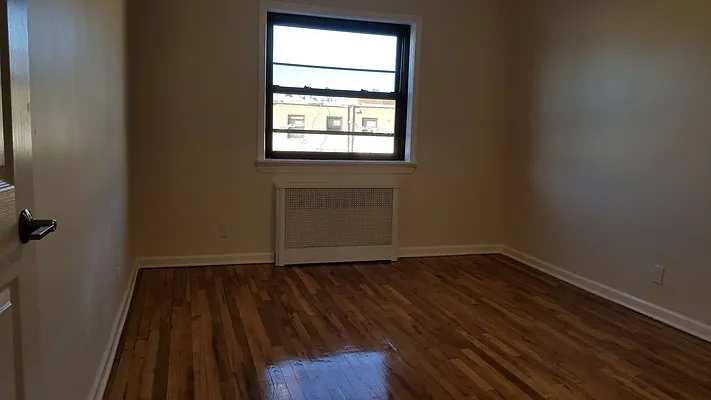 Rented by Realty Queens LLC | media 7