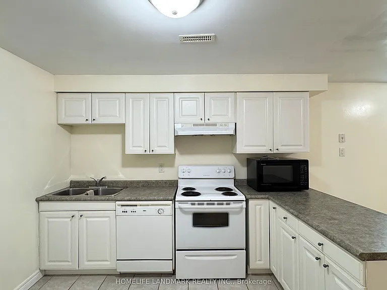 23 Loon Ave #LOWER — Photo 10