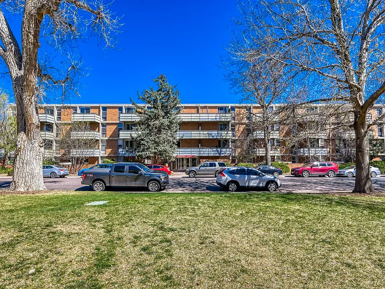 2500 S York St — Photo 24