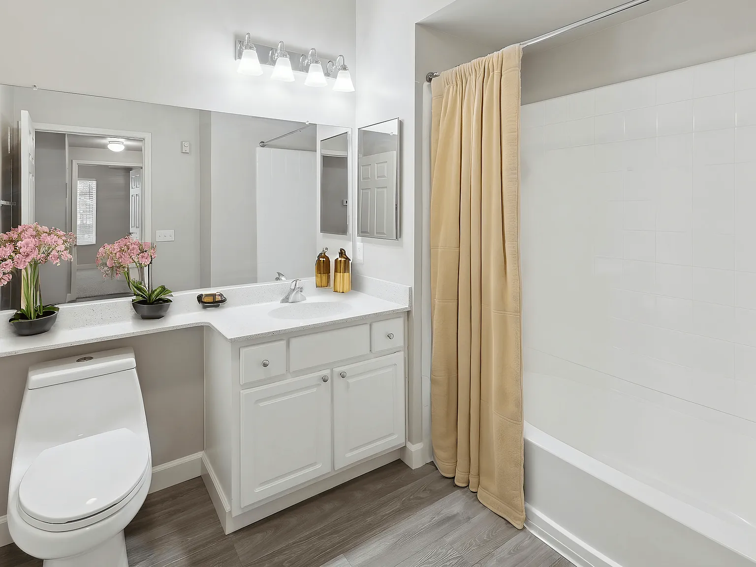 North Pointe Apartments — Photo 4