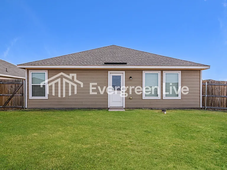 10900 SW 22nd St — Photo 15