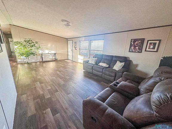 3rd image of 8225 N Braniff Dr