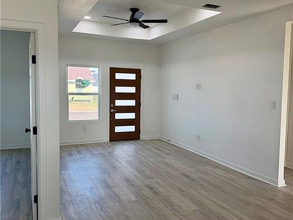 5th image of 3992 Comino St