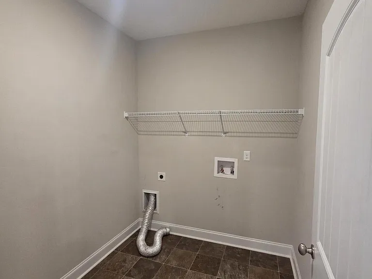 2105 Thornbury Cv — Photo 30