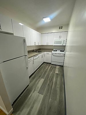 5th image of 66-00 Austin St APT 44