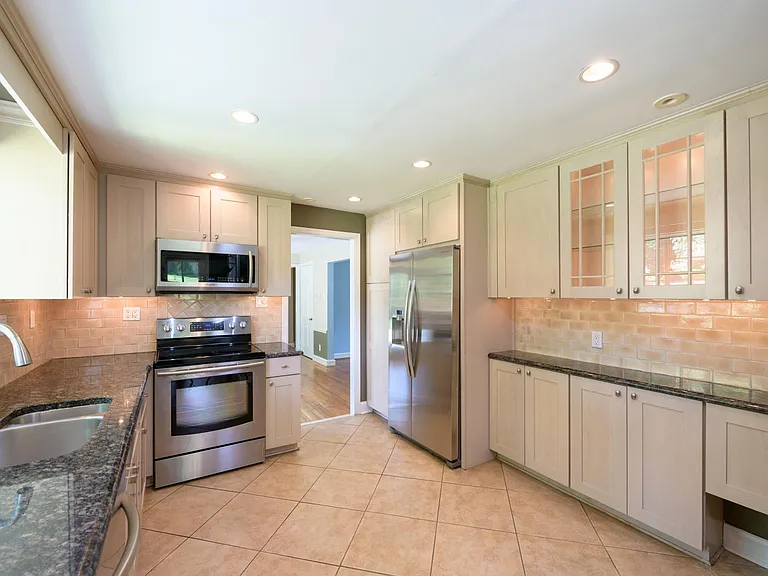 100 Pine Tree Rd — Photo 6