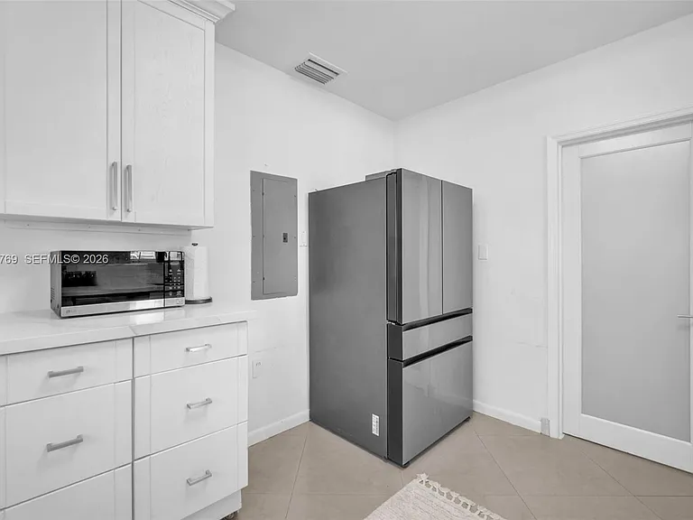 470 NE 113th St — Photo 12