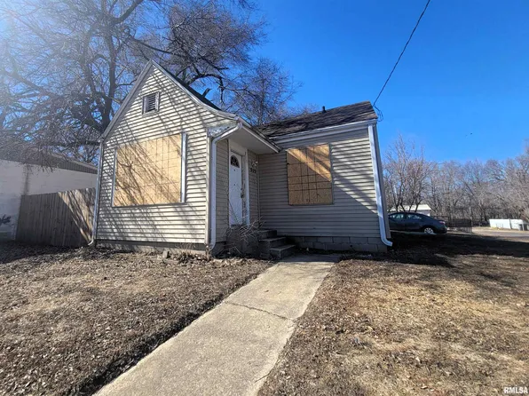 515 N 2nd St, Pekin, IL 61554