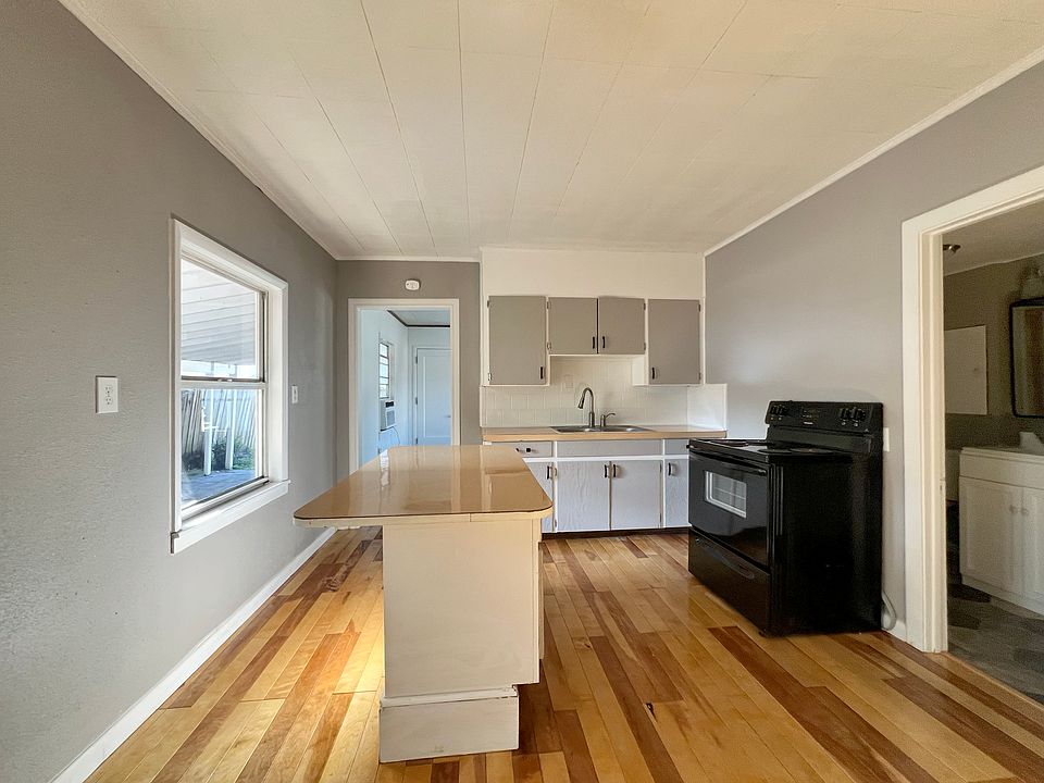 1st image of 220 Cresap St #2