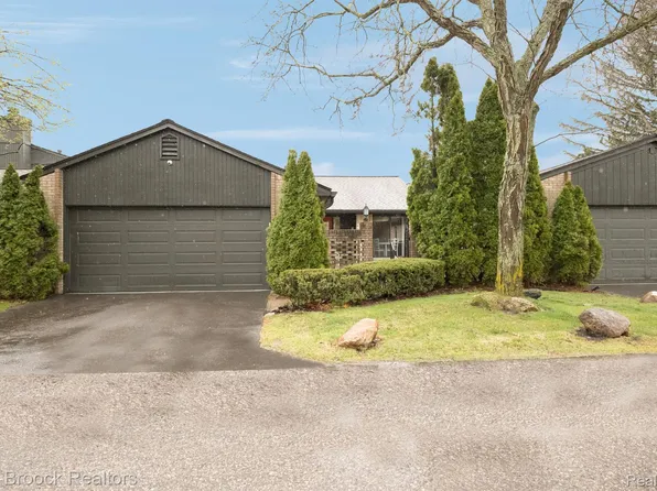 4267 Wabeek Lake Dr S, Bloomfield Hills, MI 48302
