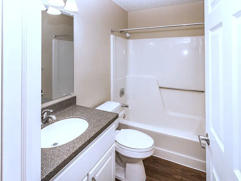Terrace Hills Apartments — Photo 25