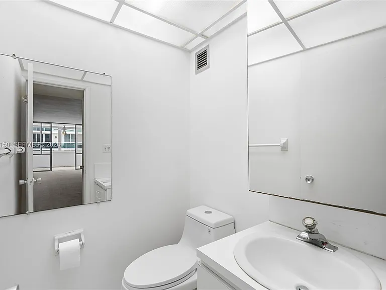 5005 Collins Ave #509 — Photo 36