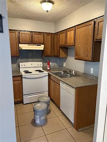 2 bed, 1.0 bath, 875 sqft, $900 — Photo 4