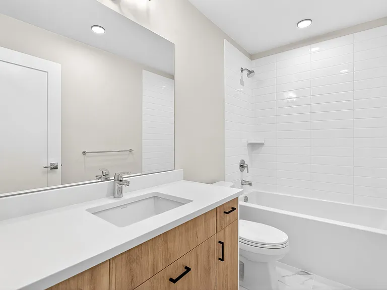 4025 Gellatly Rd S — Photo 16
