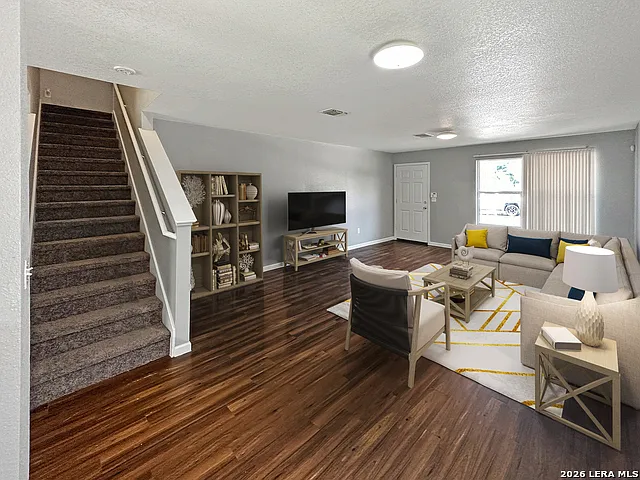 4 bed, 2.5 bath, 2165 sqft, $1,700 — Photo 4