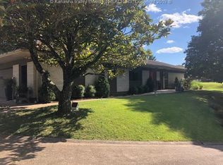 2039 Weberwood Dr, South Charleston, WV 25303