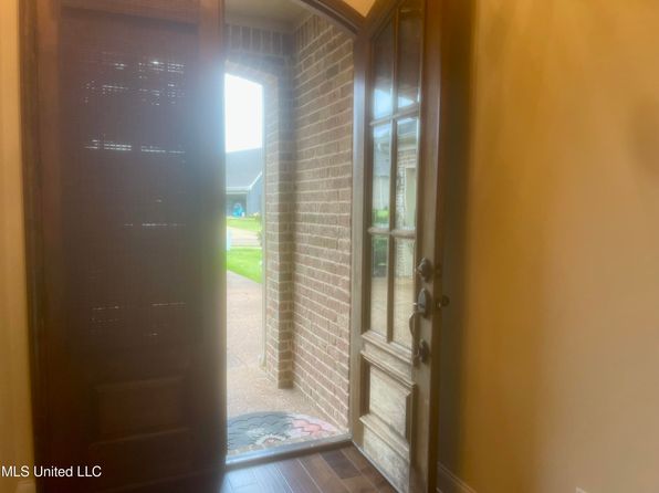1742 Robertson Place Dr, Hernando, MS 38632