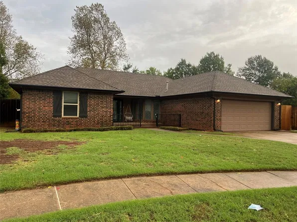 300 Little Chisholm Cir, Edmond, OK 73012