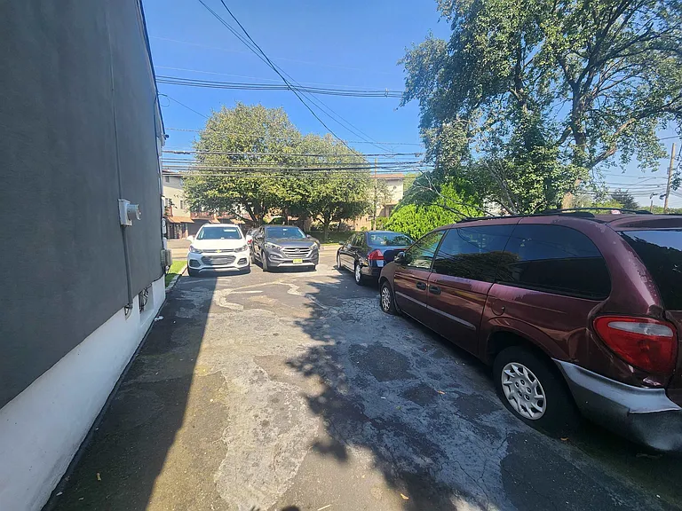 657 Broad St — Photo 17