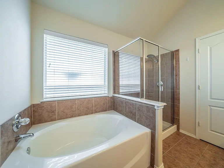 8249 Fall Crest Dr — Photo 17