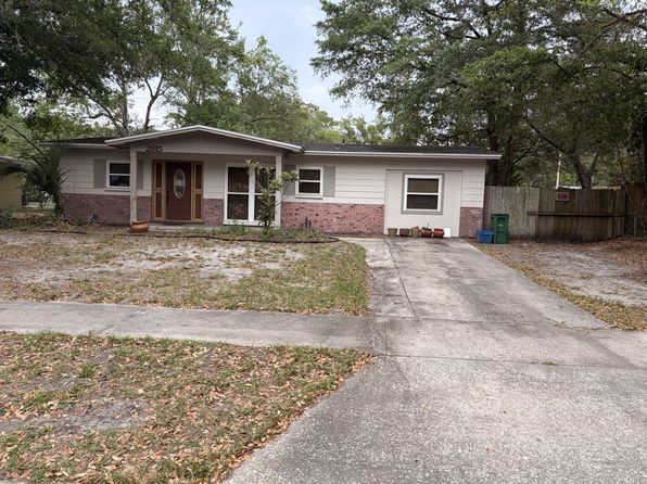 2815 NE 17th Ter