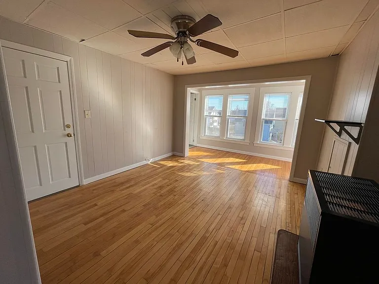 12 Cumberland 3rd Floor Manchester Ave #3RD FLOOR — Photo 2