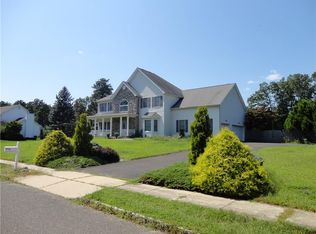 19 Pine View Ct, Monroe Township, NJ 08831