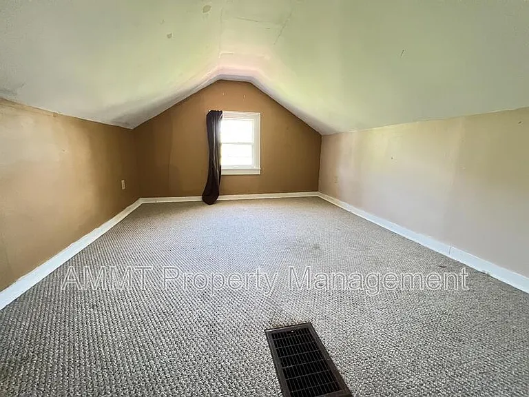 421 19th St NE — Photo 37