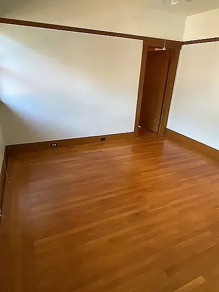 Empty primary bedroom