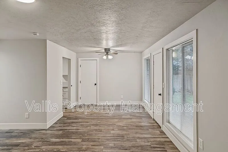 2 bed, 1.0 bath, 950 sqft, $1,795 — Photo 3