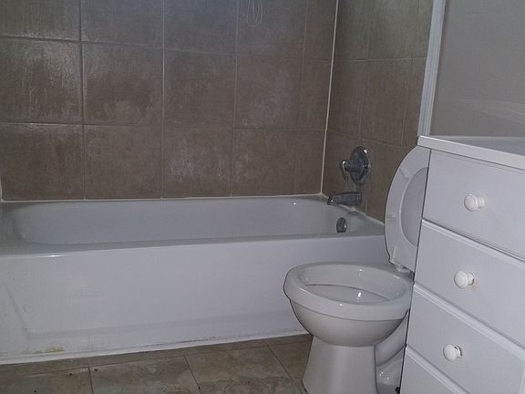 5th image of 2416 Sharon Ave