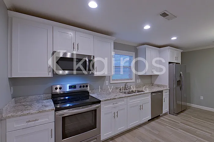 162 Eastwood Ln — Photo 4