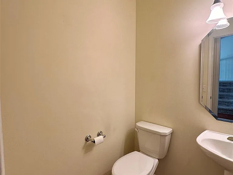 1104 Drayton Ct — Photo 10