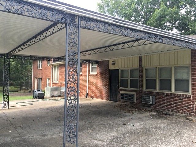 2nd image of 4304 Drake Wood Ln