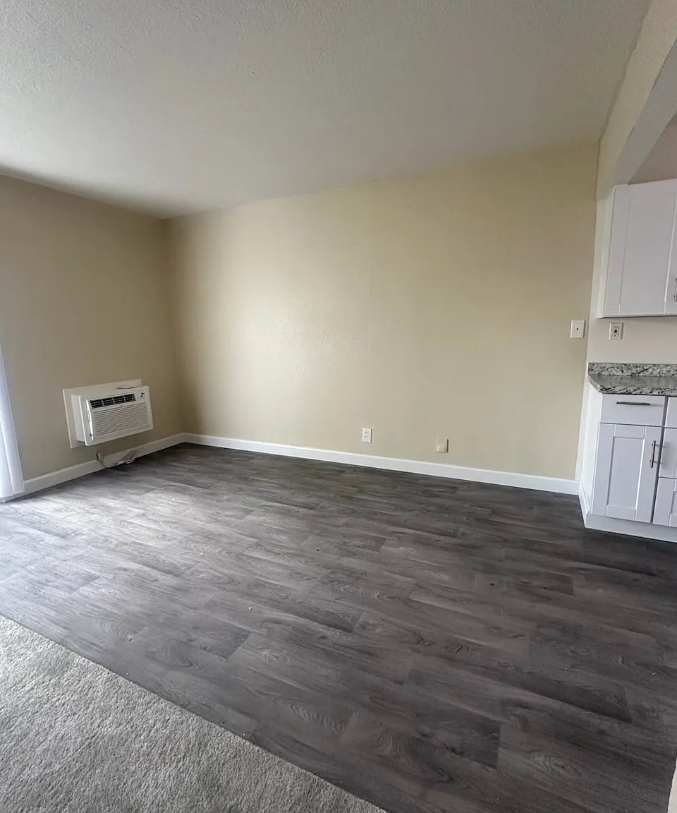 2 bed, 784 sqft, $3,200 — Photo 2