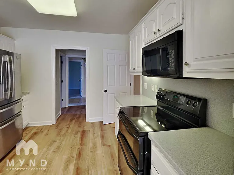 4601 Lake Village Dr — Photo 5