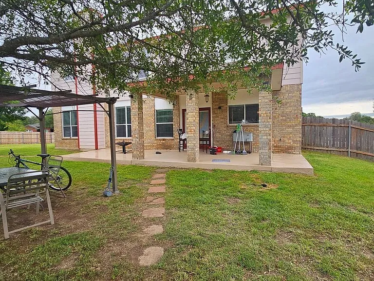 330 Canoe Dr — Photo 1